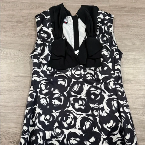 Moschino Silk Black and White Floral Sleeveless‎ Dress - Picture 2 of 6
